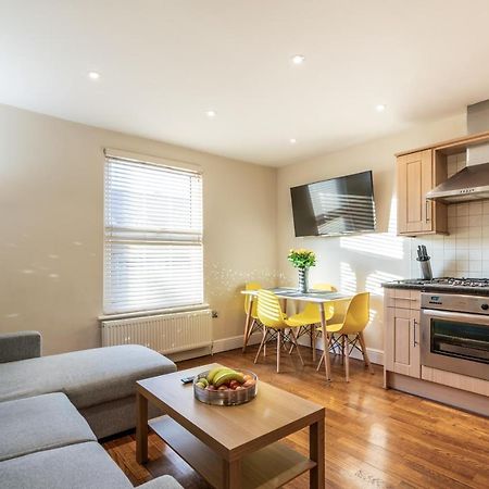 One Bedroom Flat In Bush Hill Park Enfield Eksteriør billede
