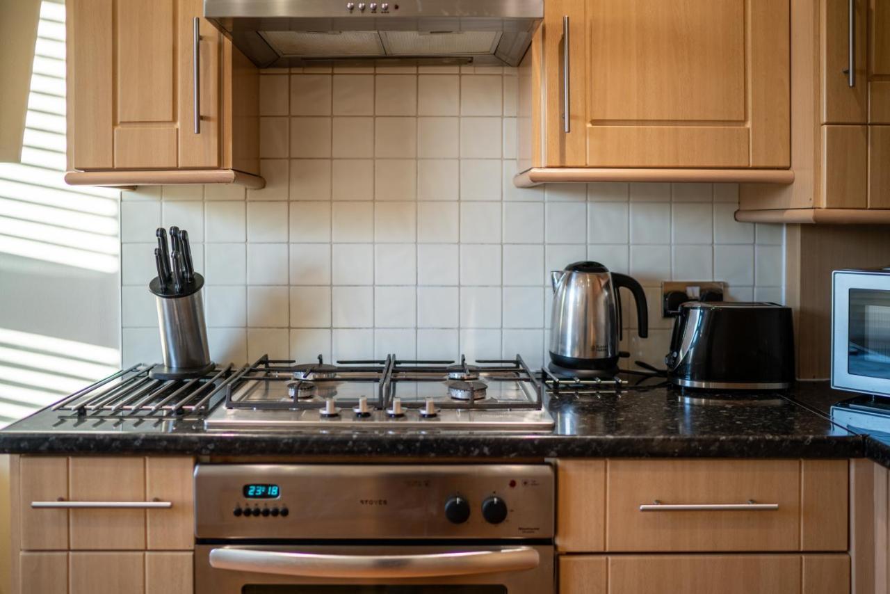 One Bedroom Flat In Bush Hill Park Enfield Eksteriør billede