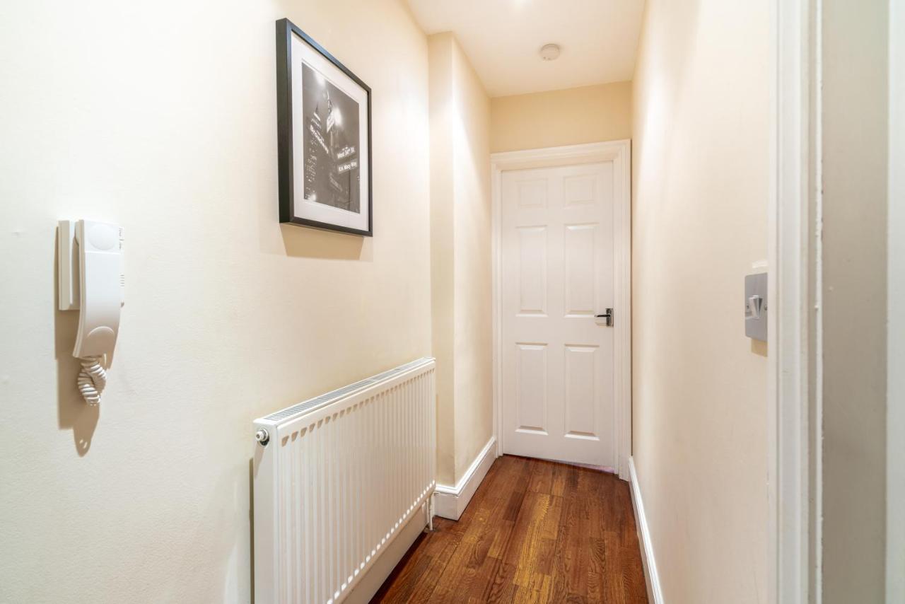 One Bedroom Flat In Bush Hill Park Enfield Eksteriør billede