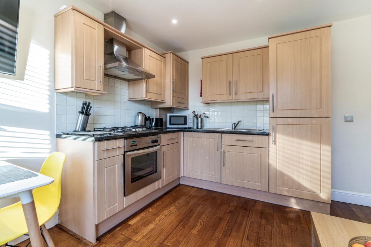One Bedroom Flat In Bush Hill Park Enfield Eksteriør billede