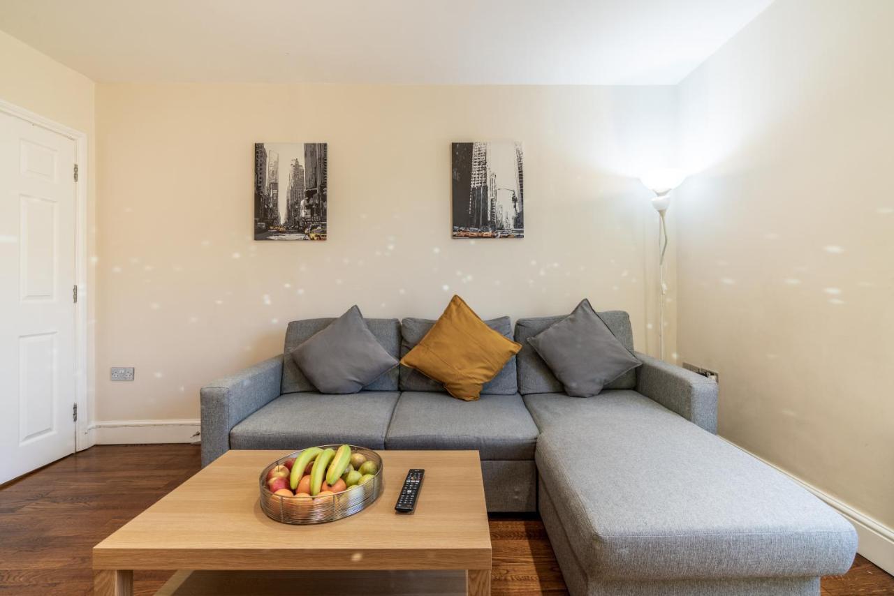 One Bedroom Flat In Bush Hill Park Enfield Eksteriør billede