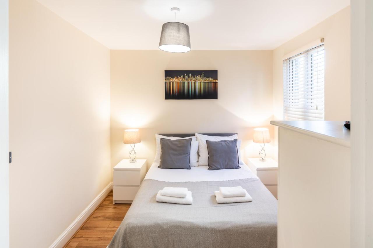 One Bedroom Flat In Bush Hill Park Enfield Eksteriør billede