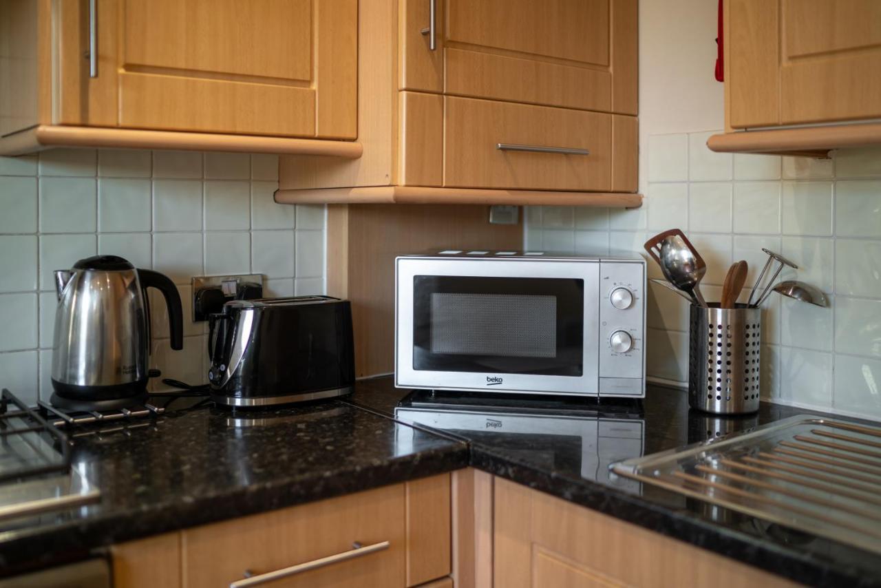 One Bedroom Flat In Bush Hill Park Enfield Eksteriør billede
