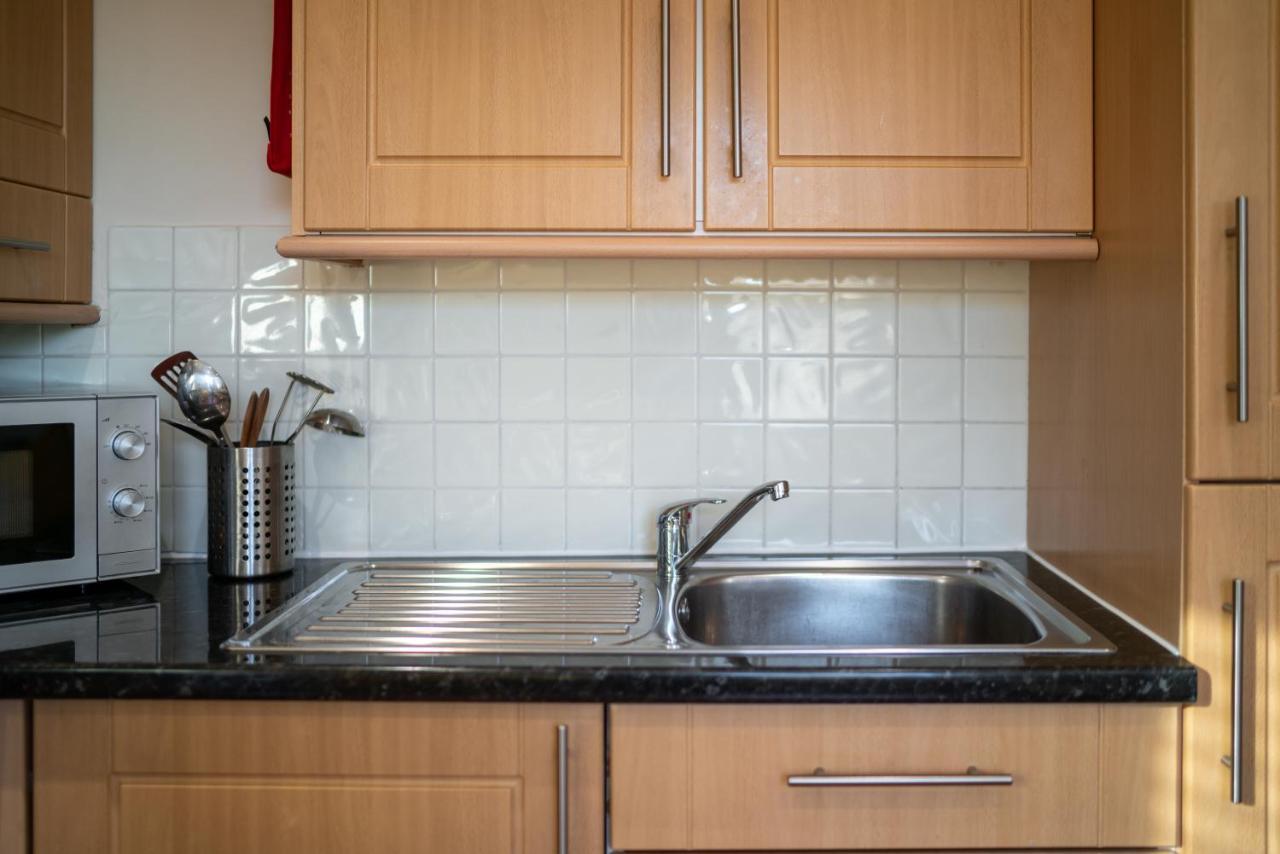 One Bedroom Flat In Bush Hill Park Enfield Eksteriør billede