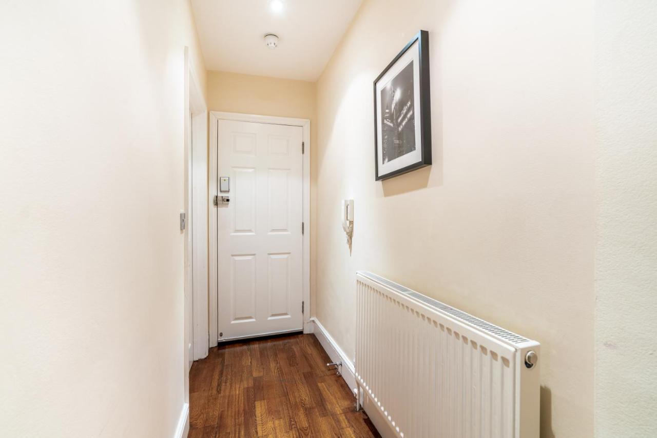 One Bedroom Flat In Bush Hill Park Enfield Eksteriør billede